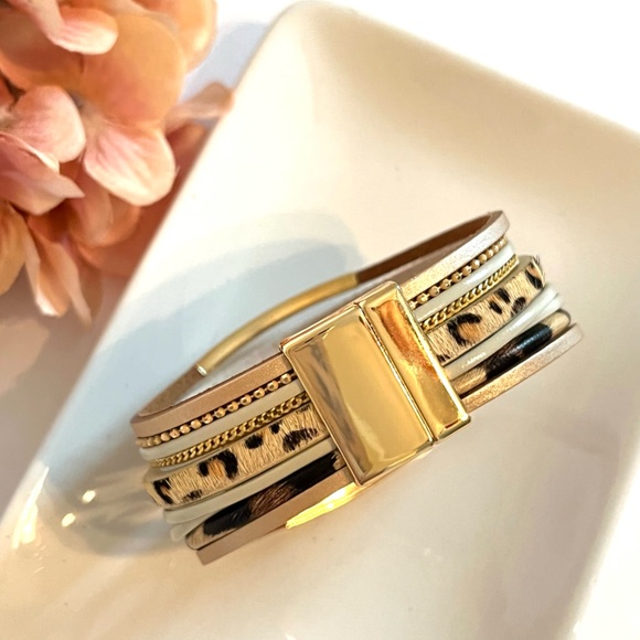 Leopard Faux Fur Hammered Gold Wrap Bracelet - Picture 4 of 6